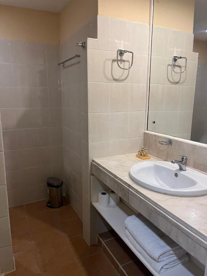 Coco Grande Hotel Dumaguete City Bagian luar foto