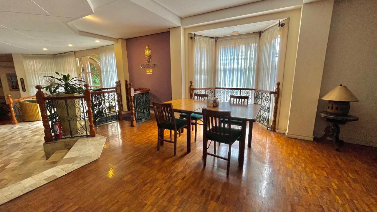 Coco Grande Hotel Dumaguete City Bagian luar foto