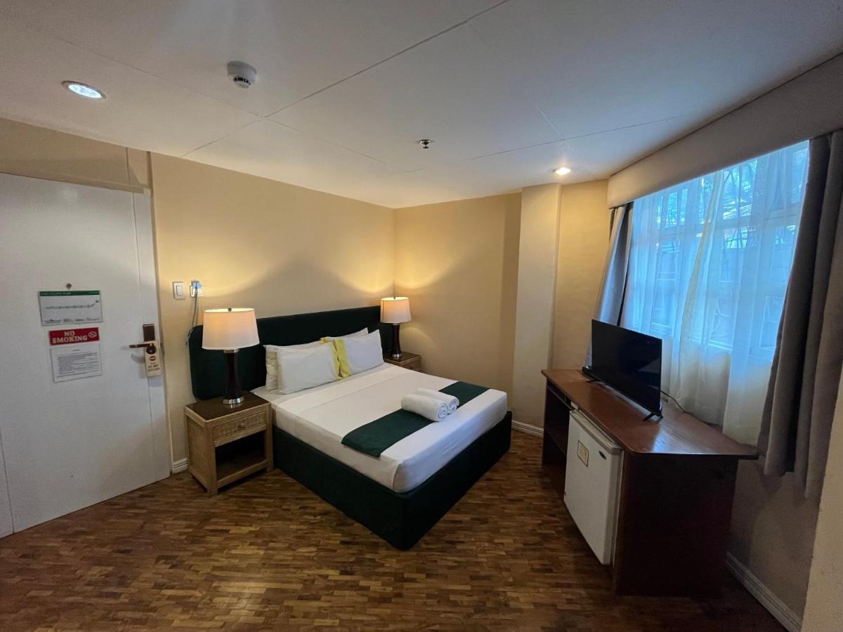 Coco Grande Hotel Dumaguete City Bagian luar foto