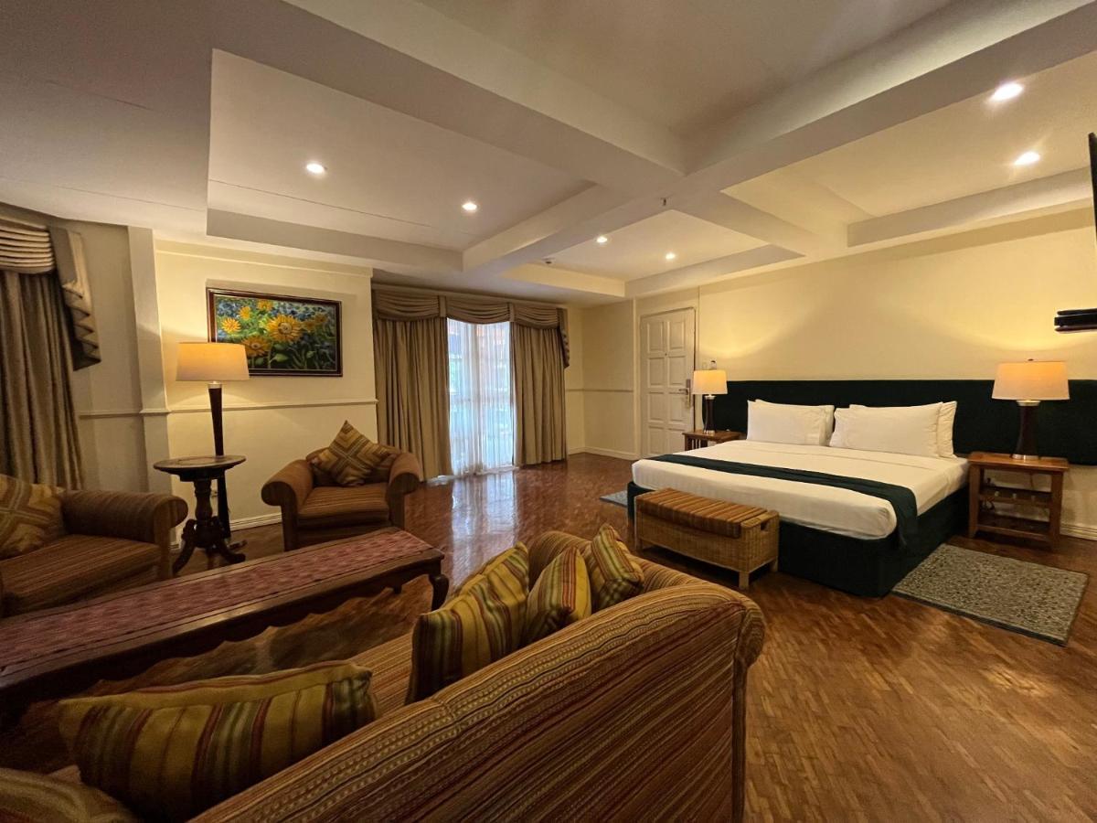 Coco Grande Hotel Dumaguete City Bagian luar foto