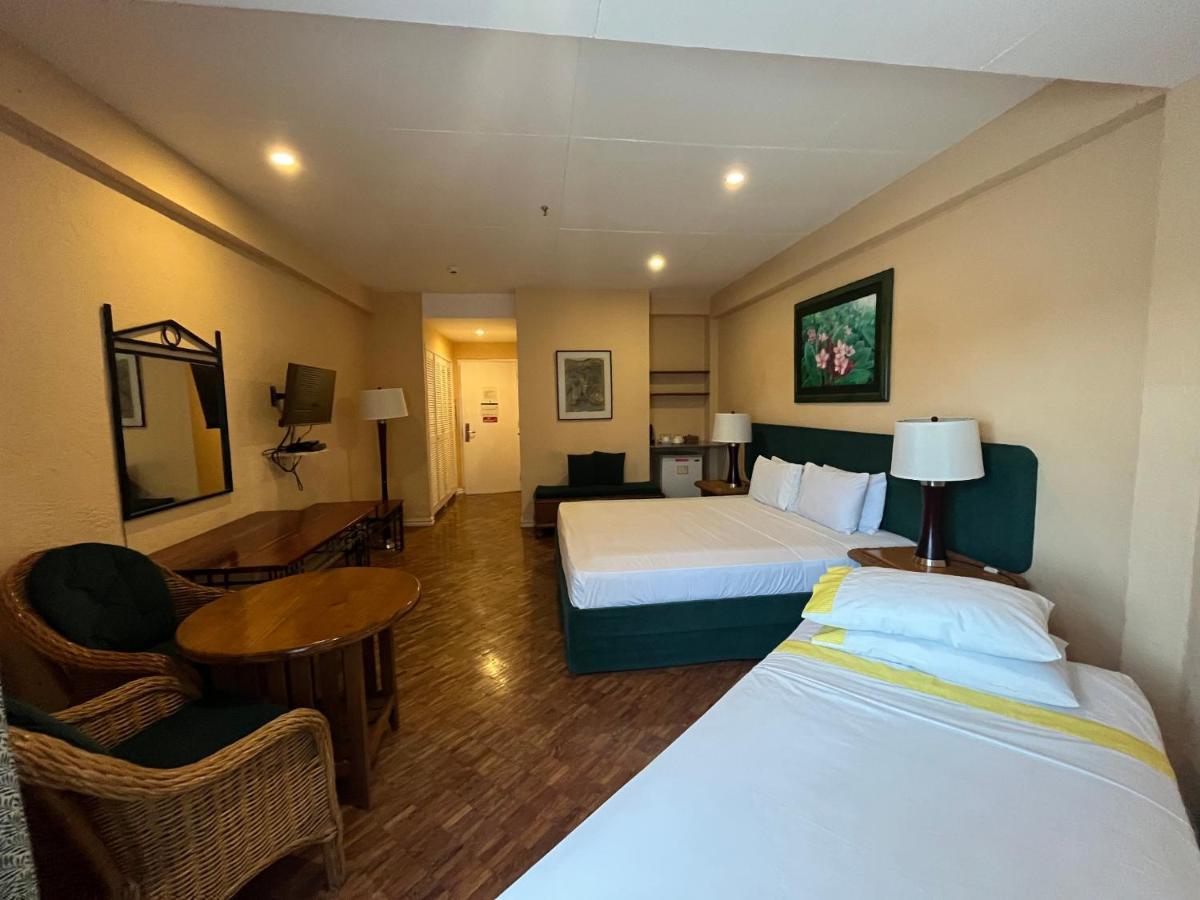 Coco Grande Hotel Dumaguete City Bagian luar foto