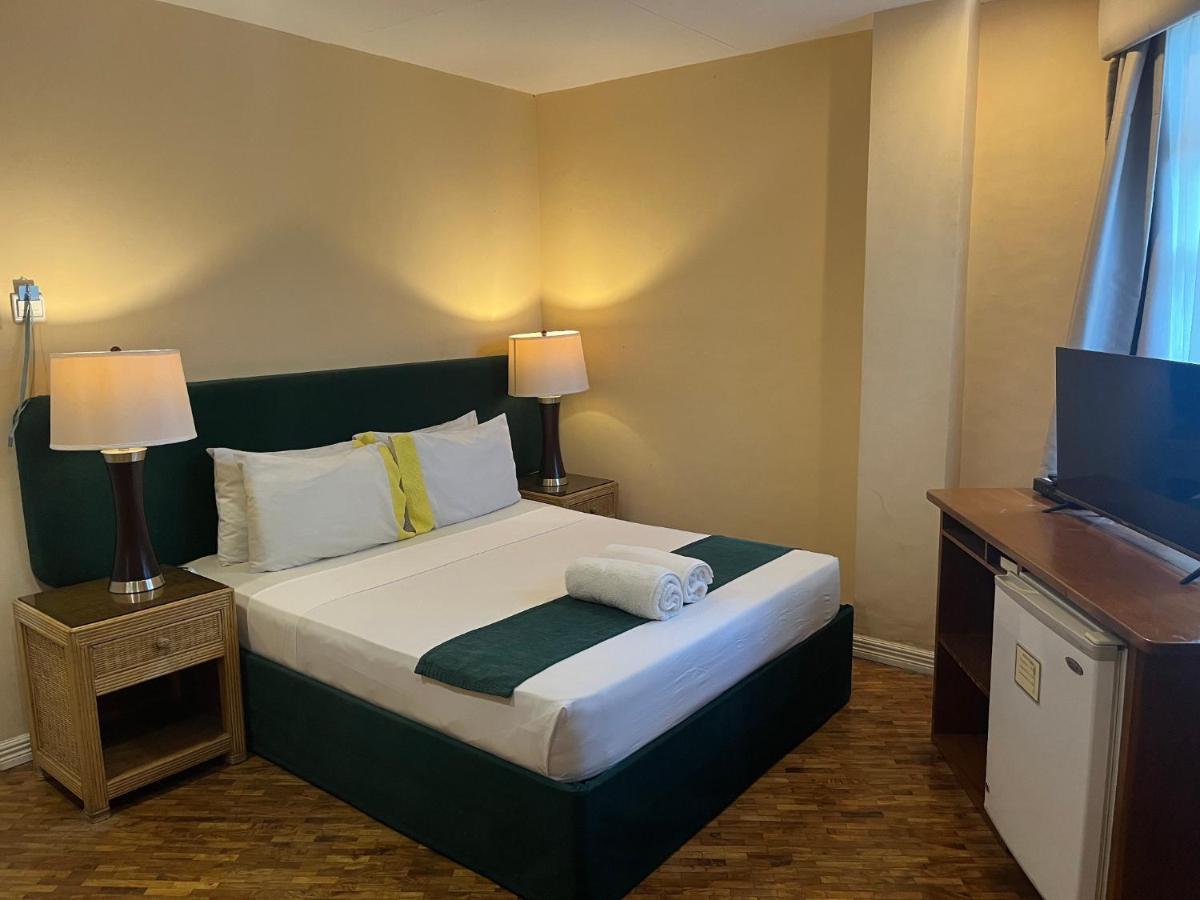 Coco Grande Hotel Dumaguete City Bagian luar foto