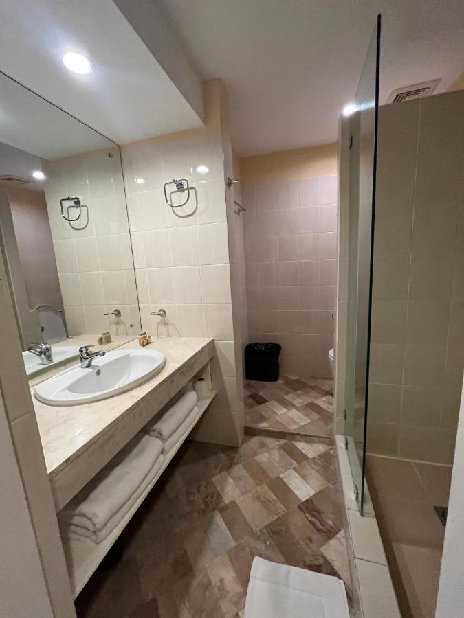 Coco Grande Hotel Dumaguete City Bagian luar foto