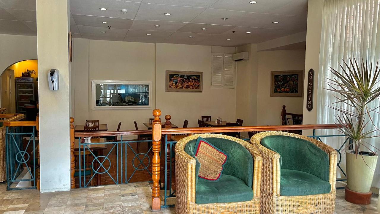 Coco Grande Hotel Dumaguete City Bagian luar foto