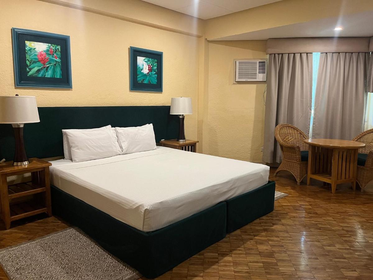 Coco Grande Hotel Dumaguete City Bagian luar foto