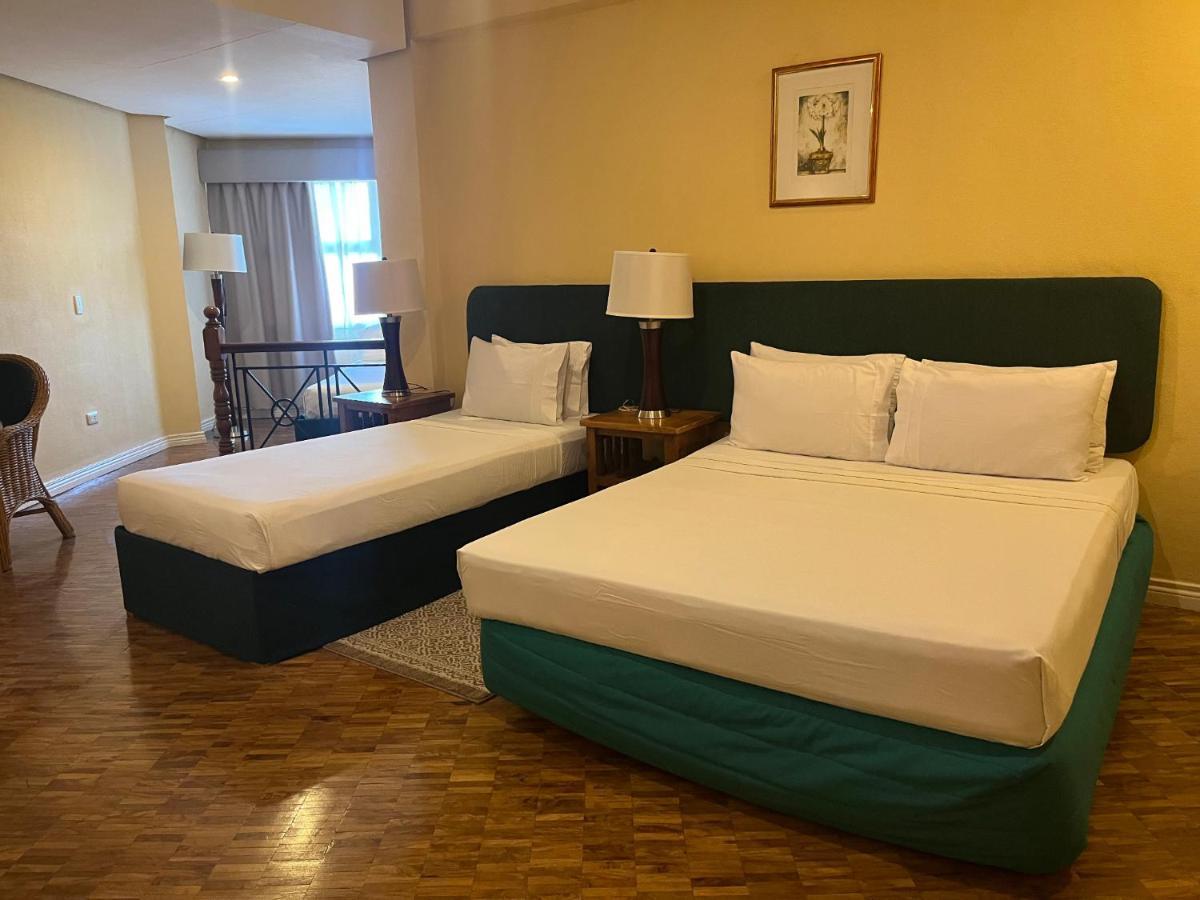 Coco Grande Hotel Dumaguete City Bagian luar foto